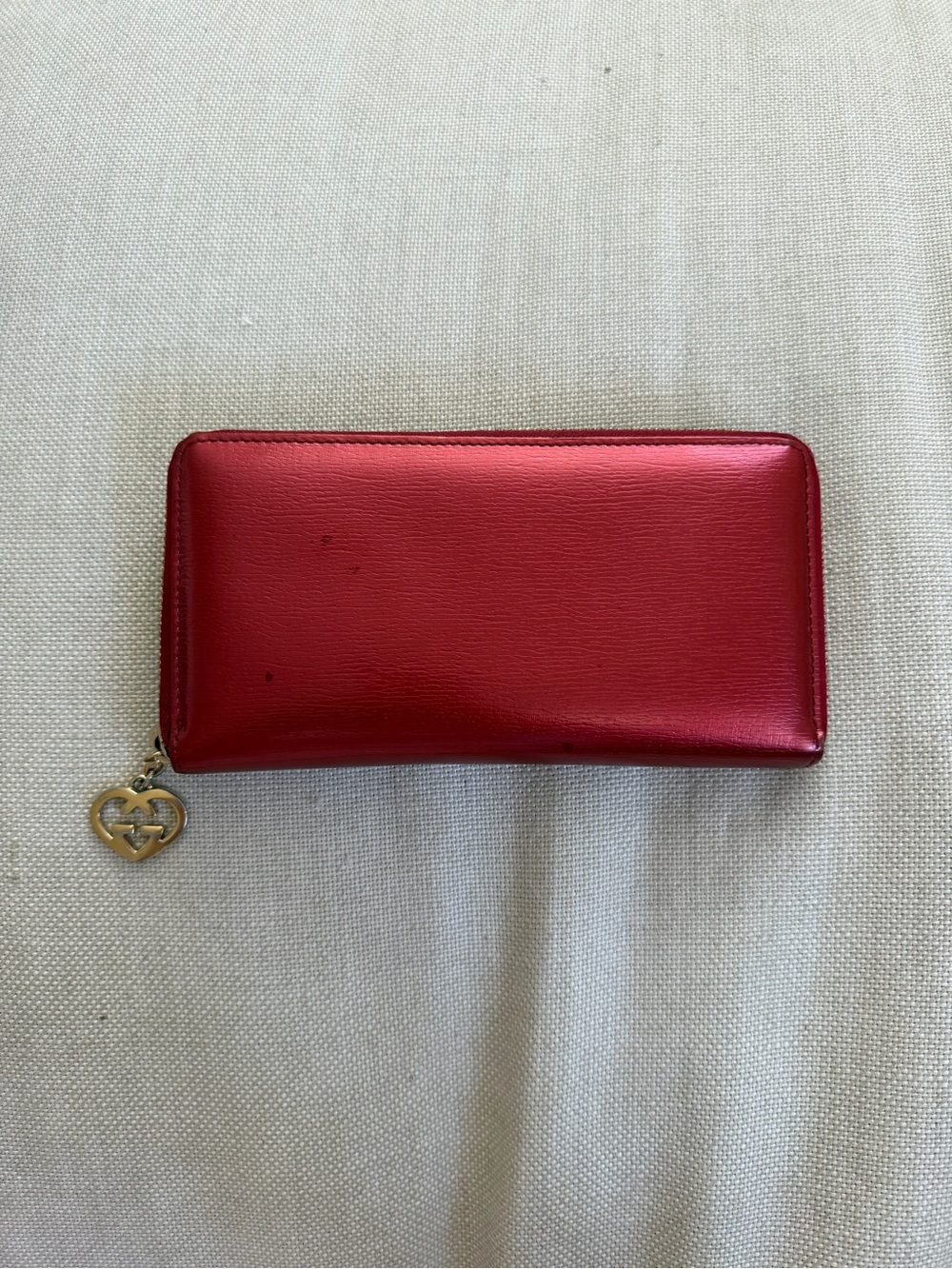 Gucci Red Zip Around Wallet with Gold Logo Charm - Picture 2 of 8